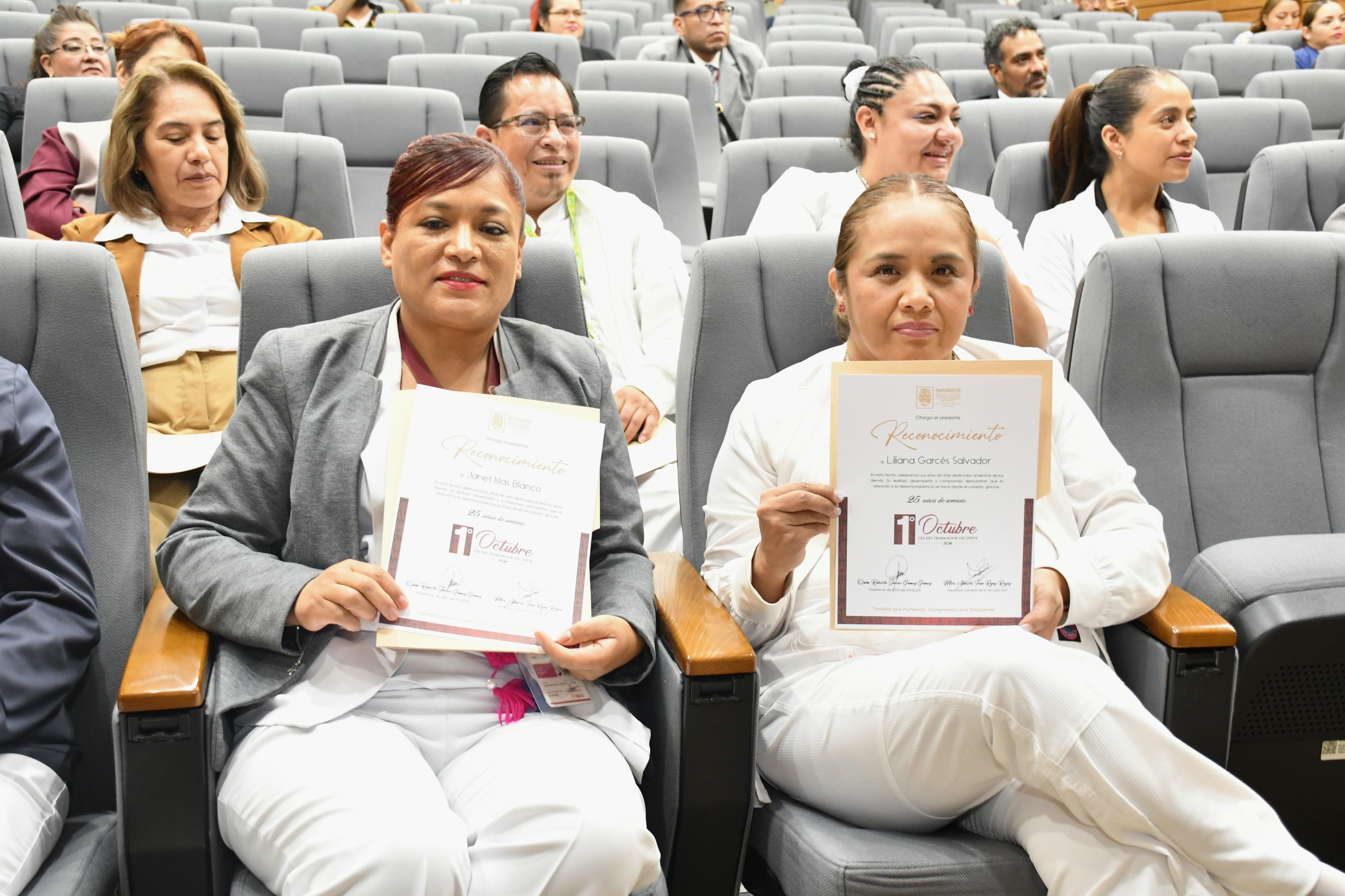 Entrega de Reconocimientos por Años de Servicio en el HG "Dra. Matilde Petra Montoya Lafragua" 